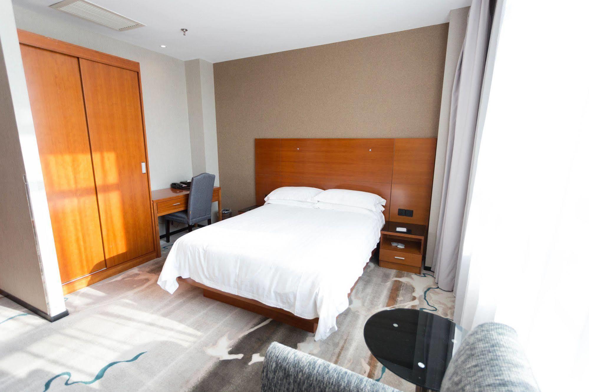 Radiance Hotel Shanghai Esterno foto