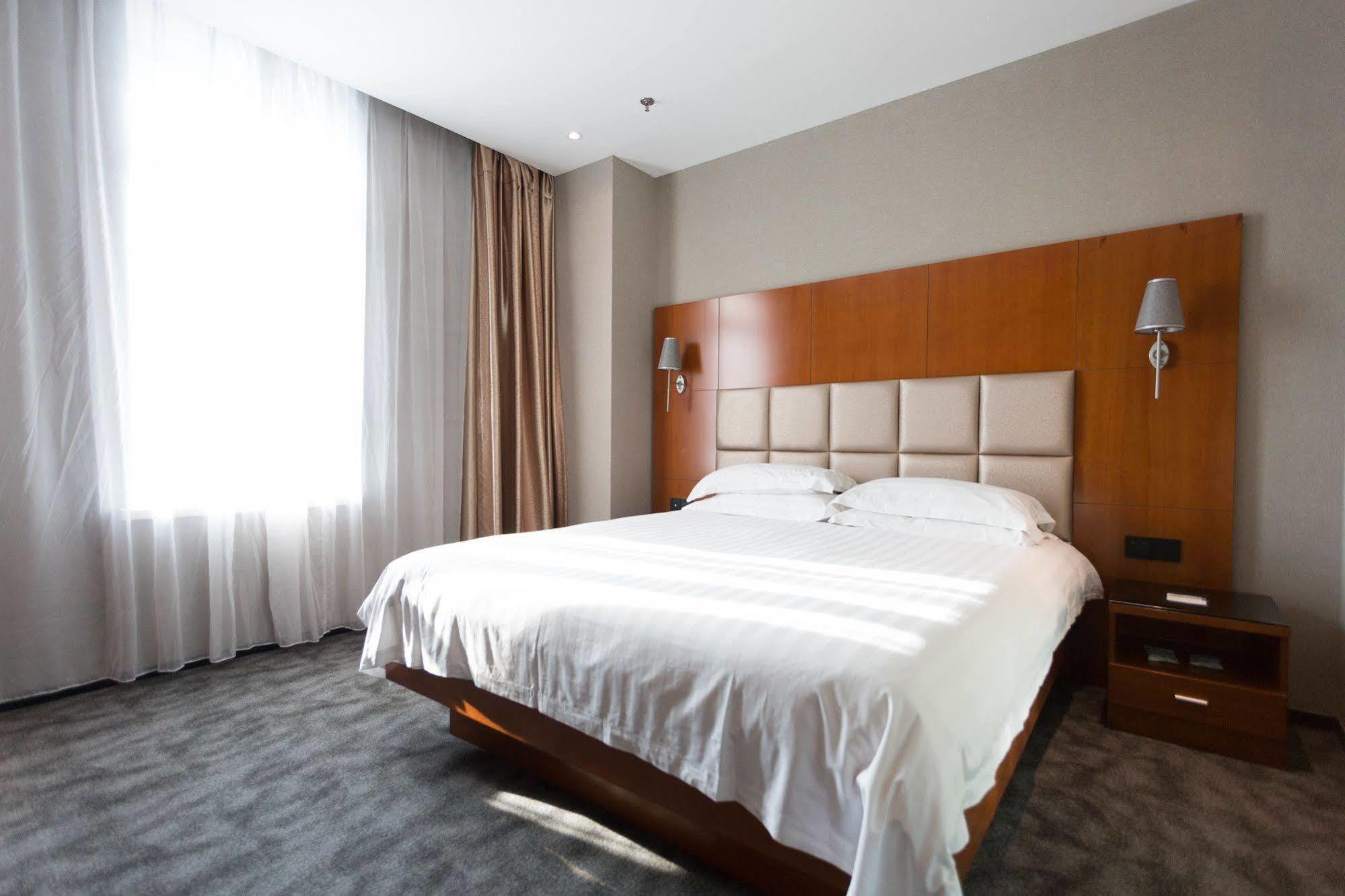 Radiance Hotel Shanghai Esterno foto