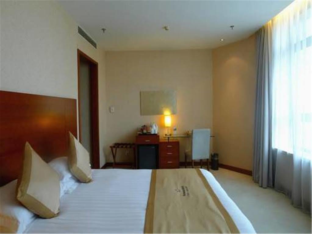 Radiance Hotel Shanghai Esterno foto