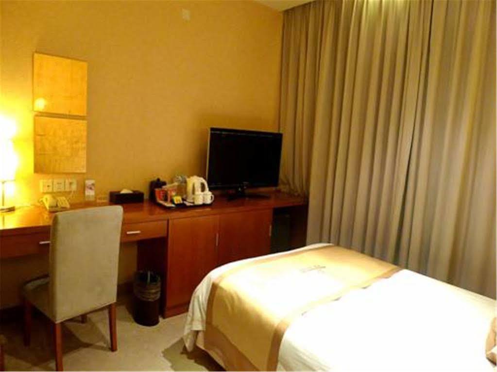 Radiance Hotel Shanghai Esterno foto